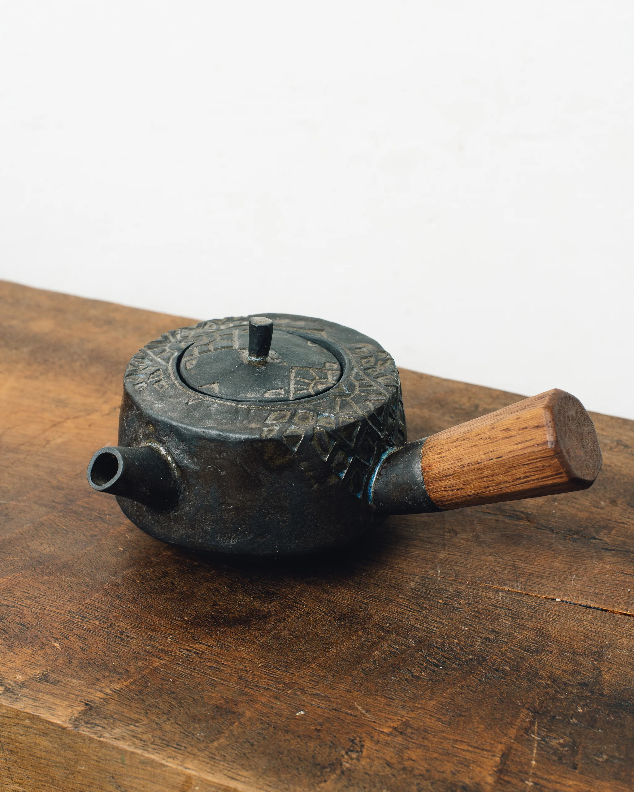 Ayame Bullock Carved Teapot with Walnut Handle - Image 4