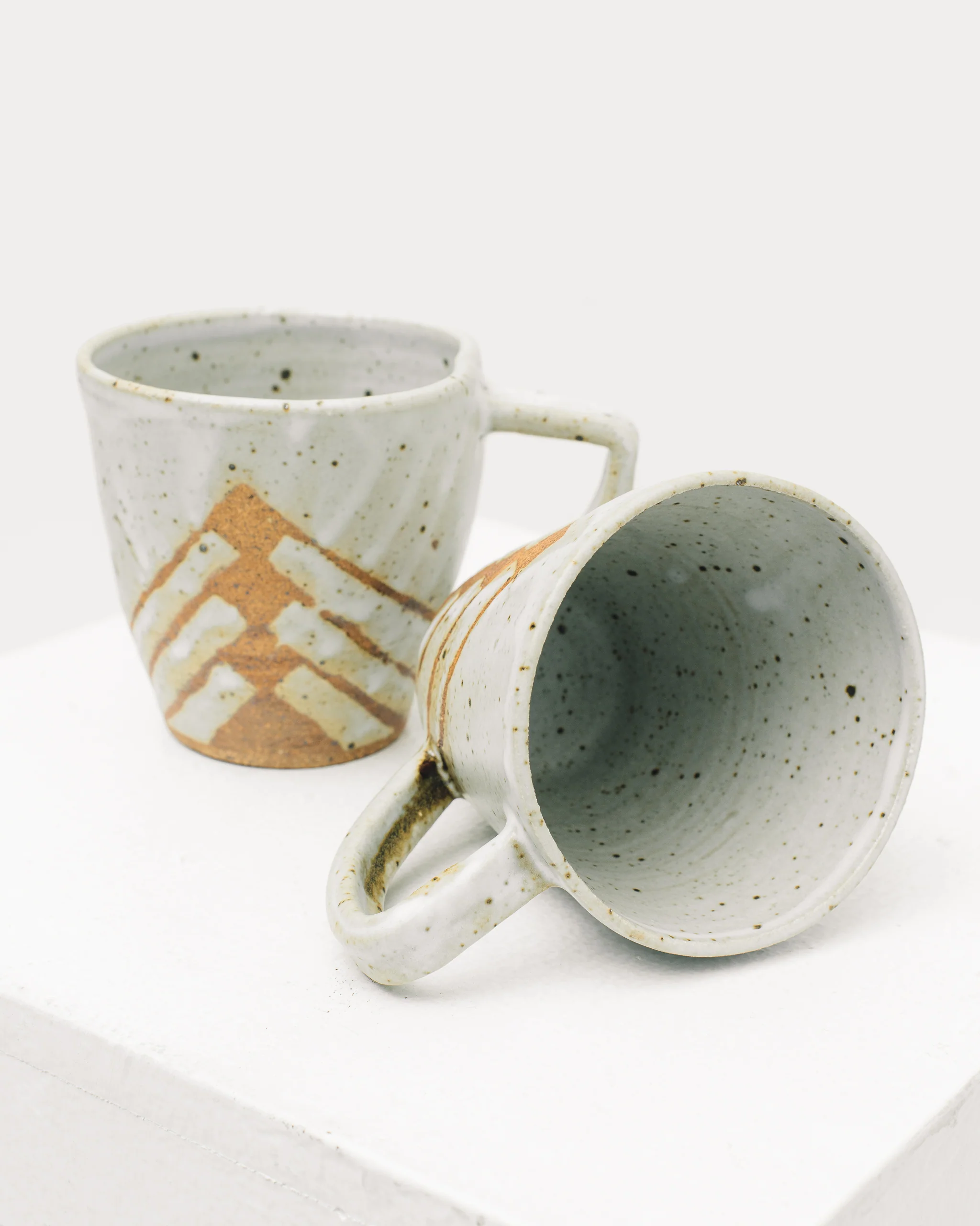 Ayame Bullock White Speckled Totem Mugs - Image 3