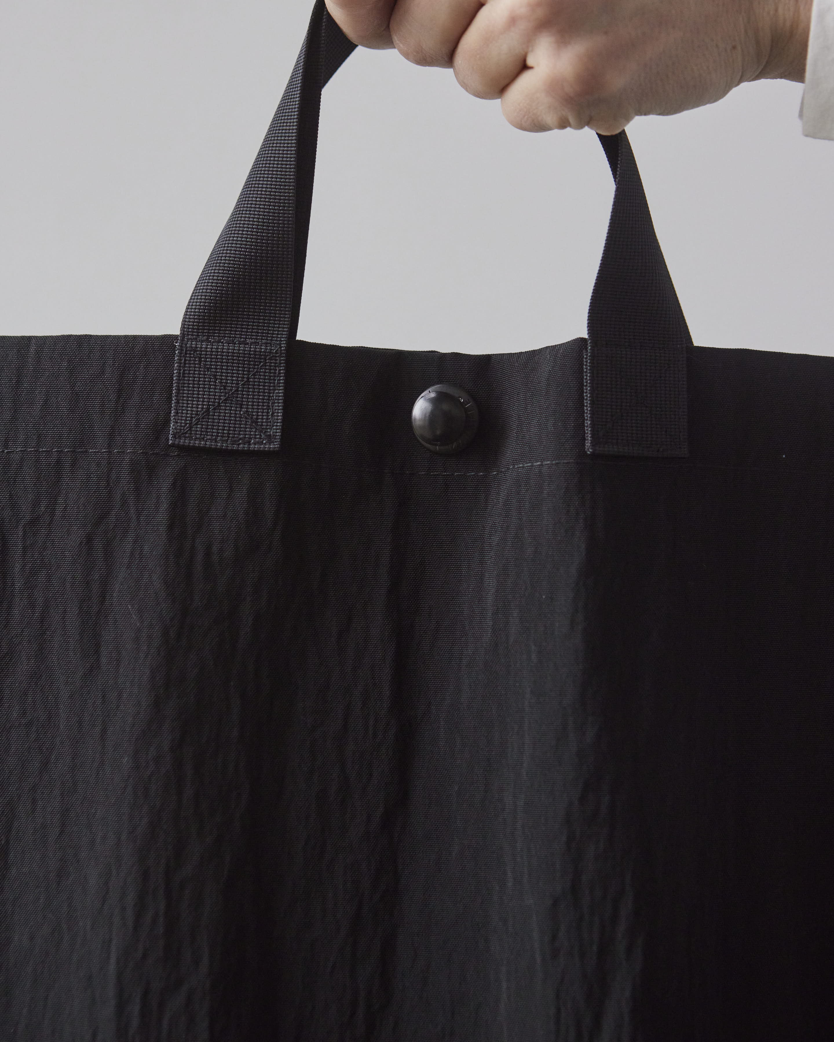 MAN-TLE R0B1 Nylon Bag, Black - Image 4