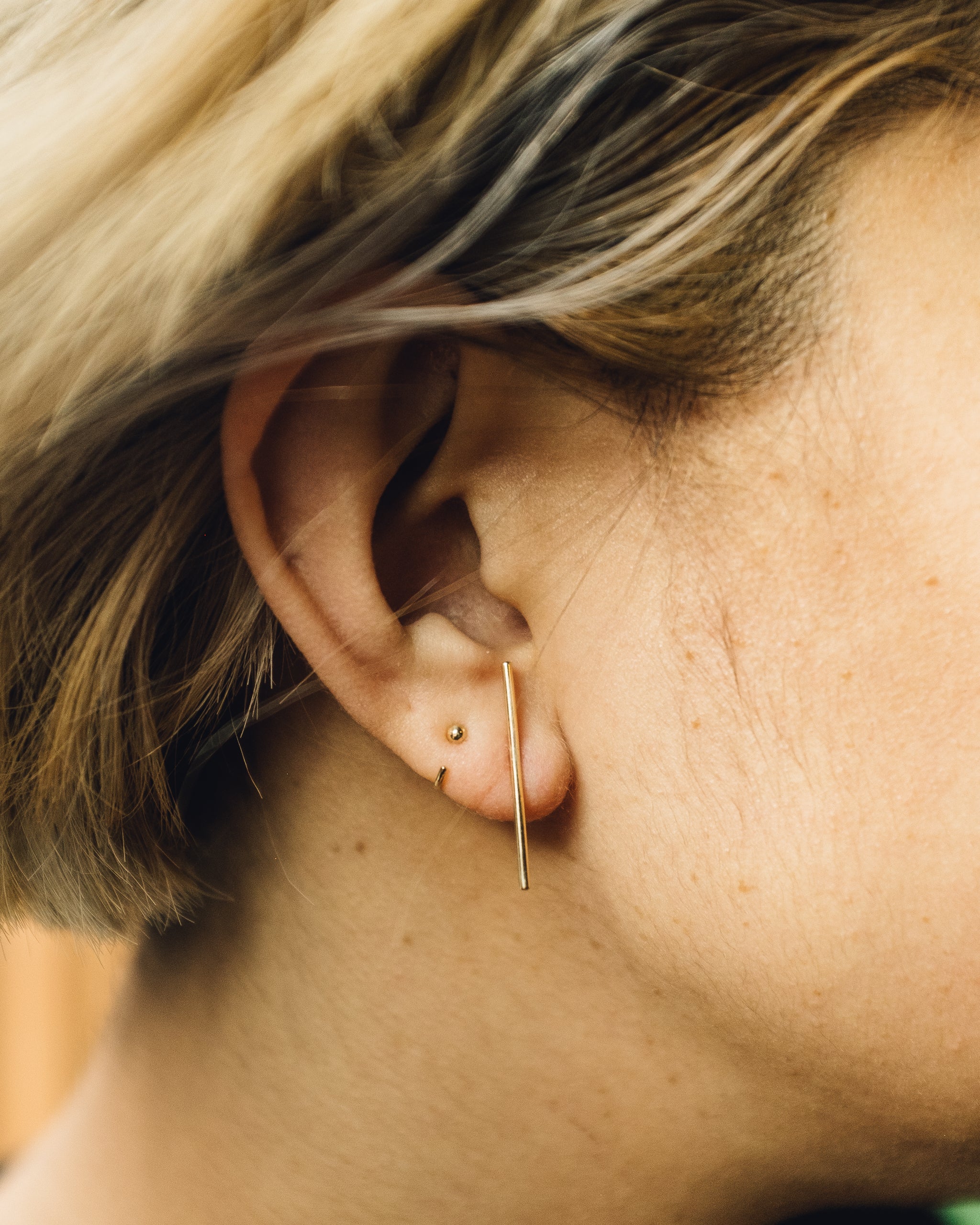 Mirta Thin Line Earring, Gold - Image 4