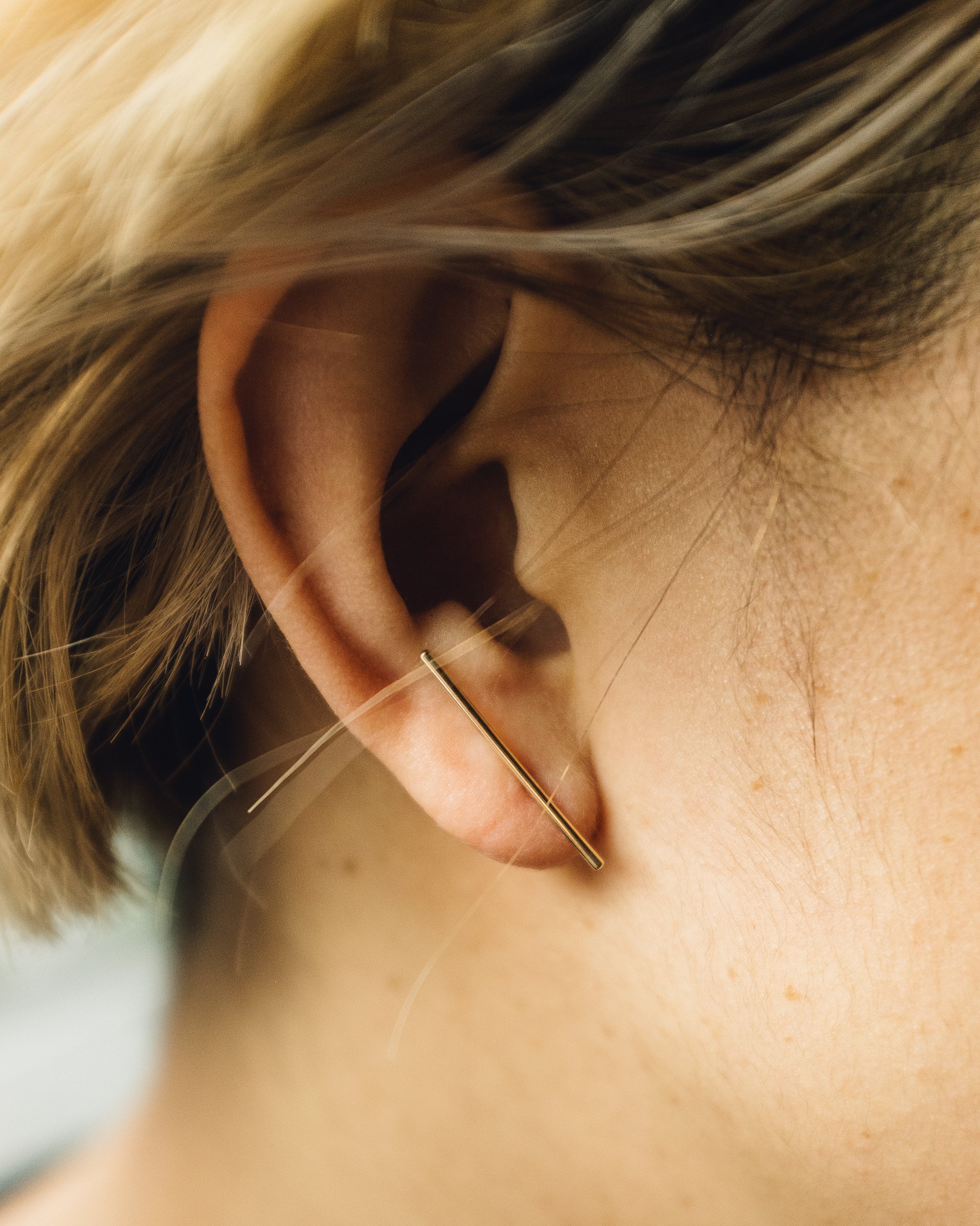 Mirta Thin Line Earring, Gold - Image 5